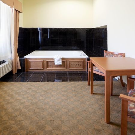 Holiday Inn Express Hotel & Suites Zapata By Ihg Exterior photo