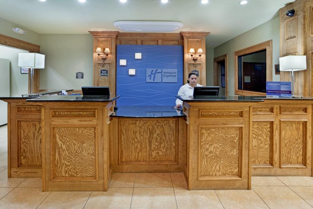 Holiday Inn Express Hotel & Suites Zapata By Ihg Exterior photo