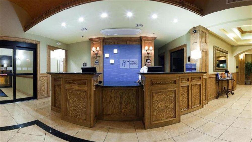 Holiday Inn Express Hotel & Suites Zapata By Ihg Exterior photo