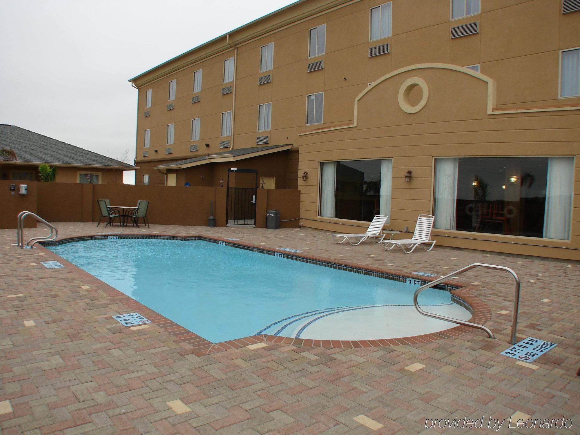 Holiday Inn Express Hotel & Suites Zapata By Ihg Exterior photo