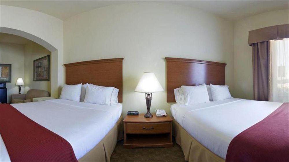 Holiday Inn Express Hotel & Suites Zapata By Ihg Exterior photo