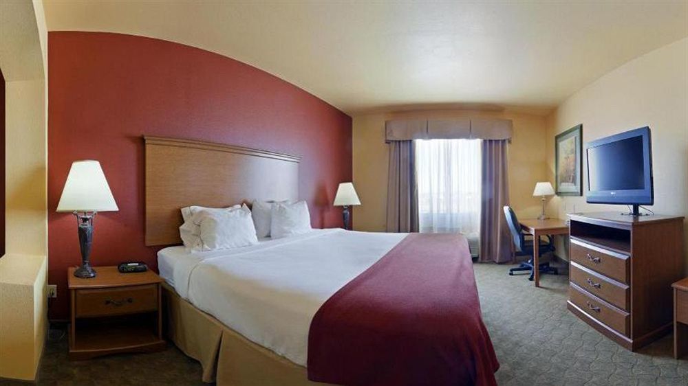 Holiday Inn Express Hotel & Suites Zapata By Ihg Exterior photo